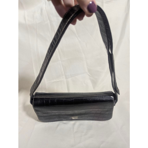 Dooney & Bourke Vintage Croco Black Embossed Shoulder Bag - Picture 6 of 16